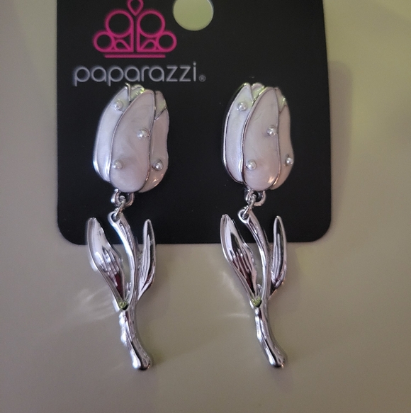 Paparazzi Elegant Silver Tulip Earrings - Picture 2 of 2